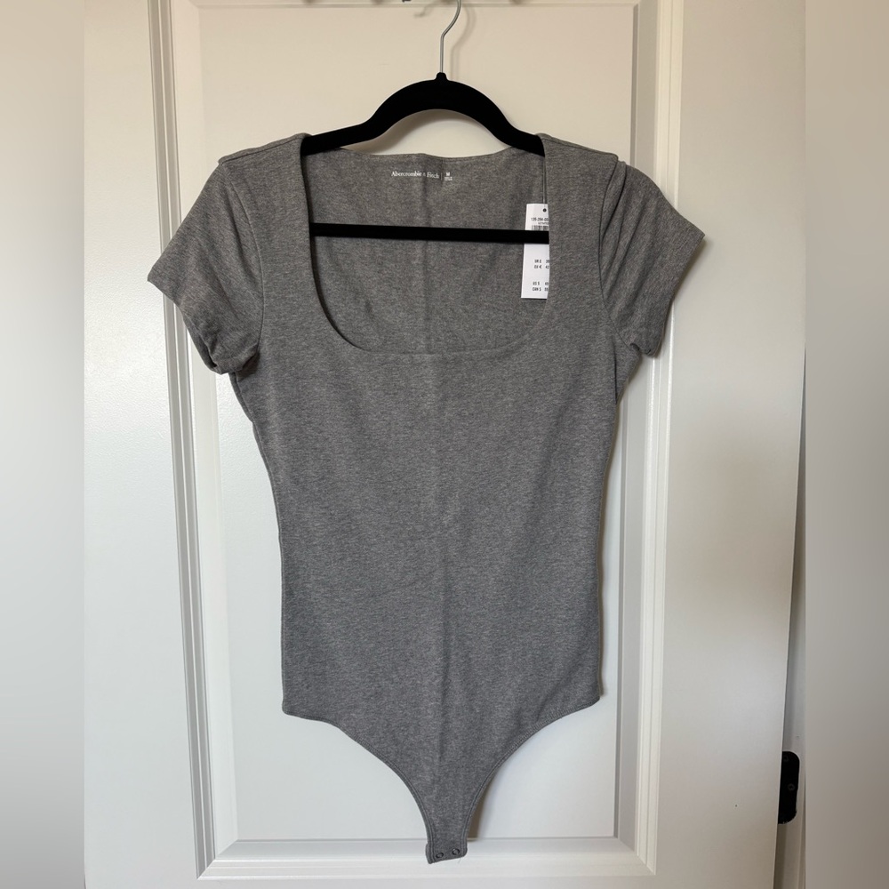 Abercrombie & Fitch Gray Short Sleeve Square Neck Bodysuit